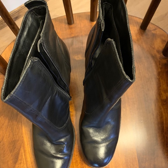 Nine West black leather booty, size 9 - Picture 4 of 5